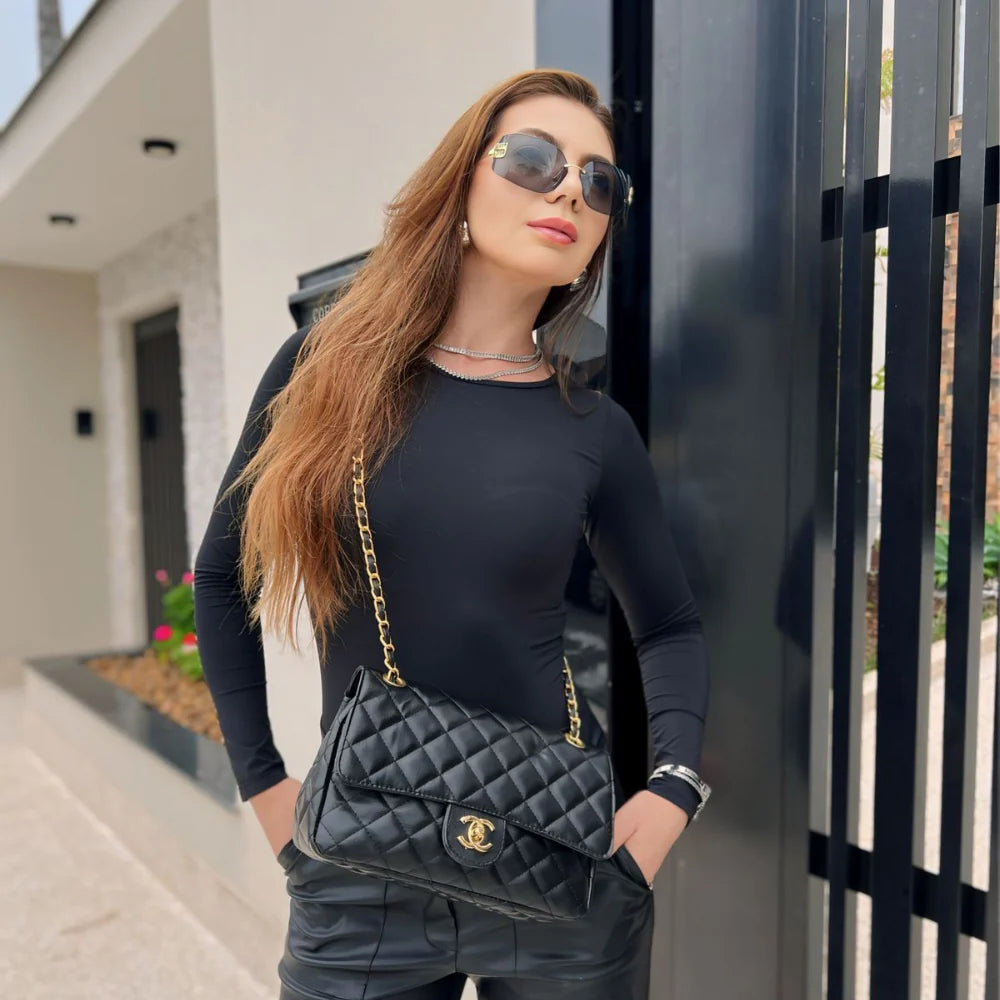 Bolsa Chanel Média de Couro Clássica