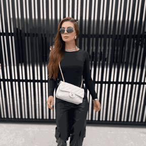 Bolsa Chanel Média de Couro Clássica